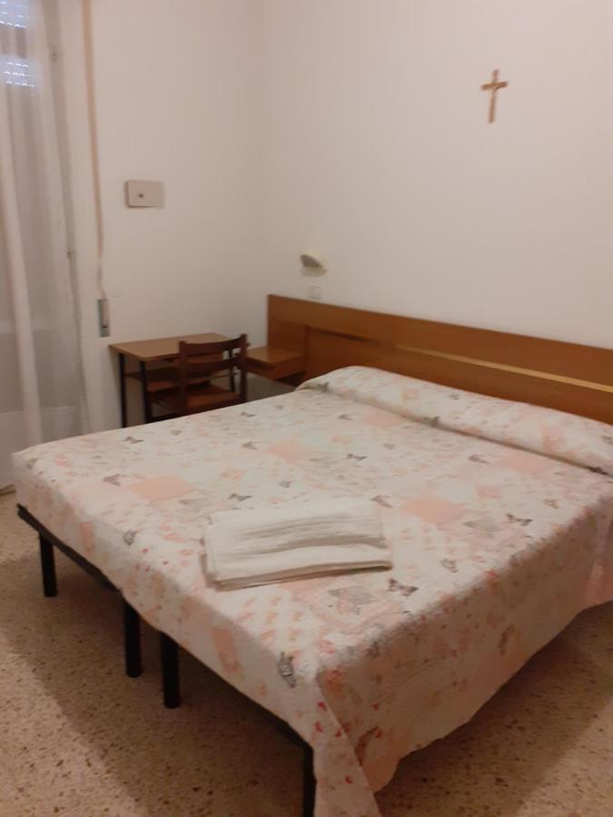 Hotel Rossini Rimini Bagian luar foto