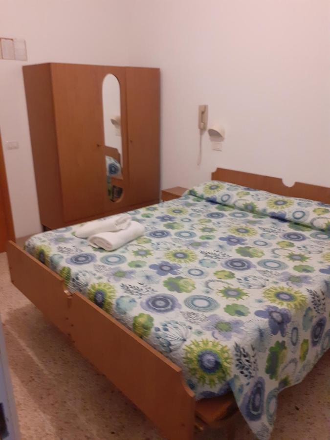 Hotel Rossini Rimini Bagian luar foto